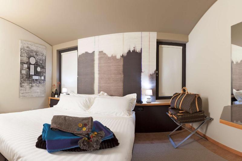 Standard Queen Room image 1