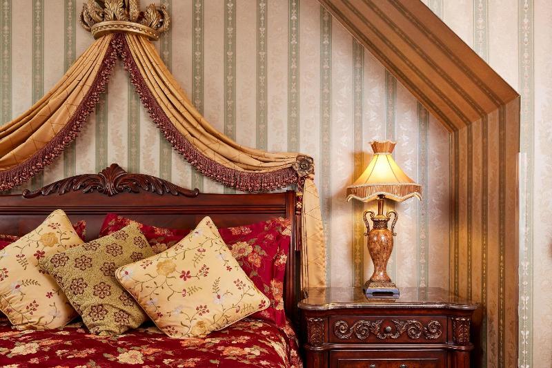 Superior King Room image 4