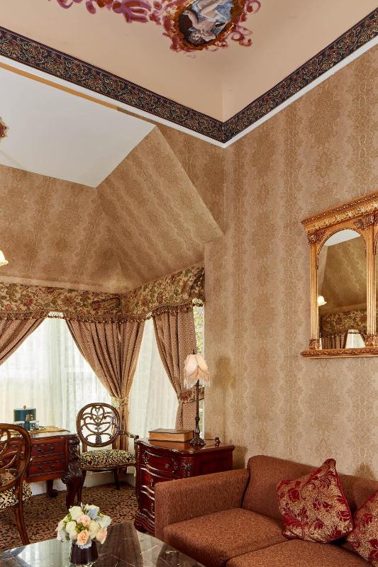 Executive Suite image 4