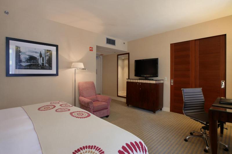 King Room image 3
