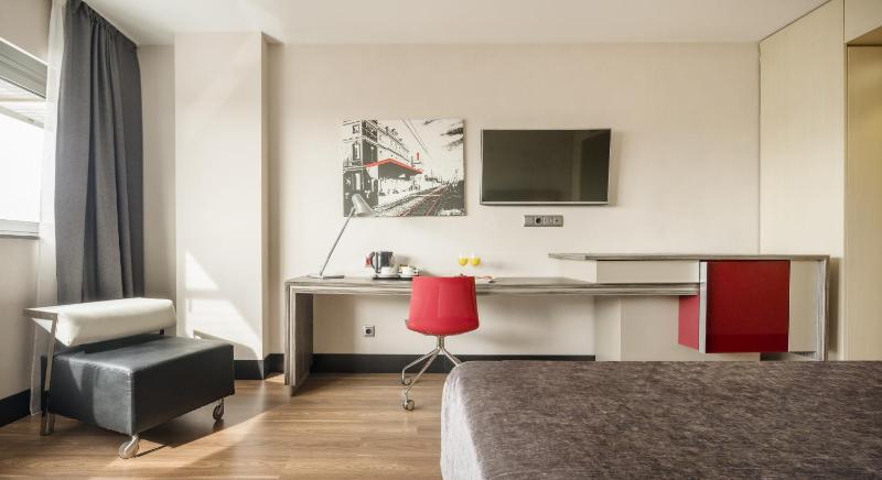 Double or Twin Room image 4