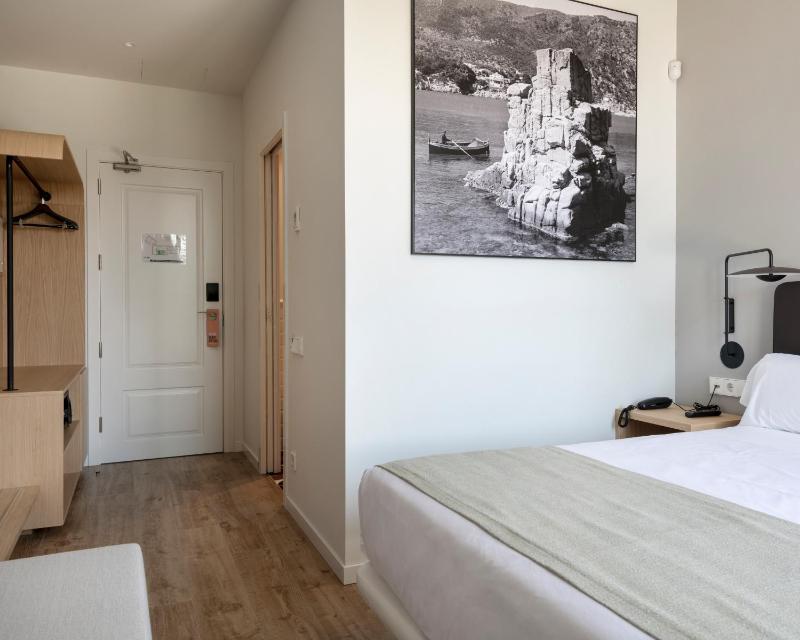 Triple Room with Terrace image 1