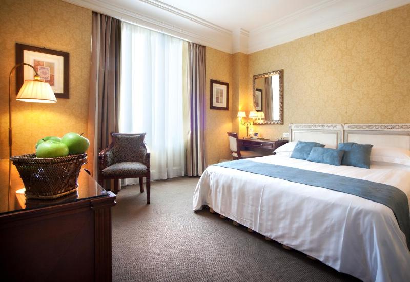 Superior Double Room with Balcony image 1