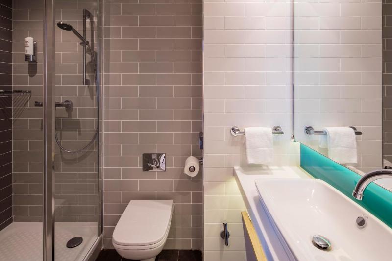 Standard Room with Free Hot Breakfast image 4