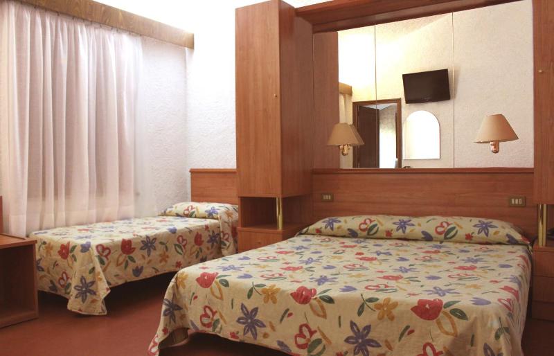 Double Room with Extra Bed image 4