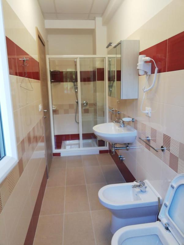 Twin Room with Private Bathroom image 4