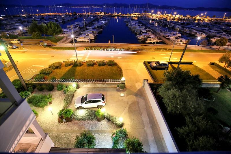 Apartment with Sea View image 2