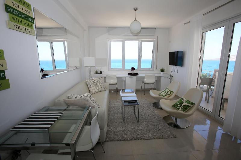 Large One Bedroom Apartment with Balcony and Sea View image 3
