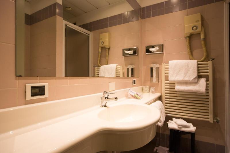 Double Room image 2