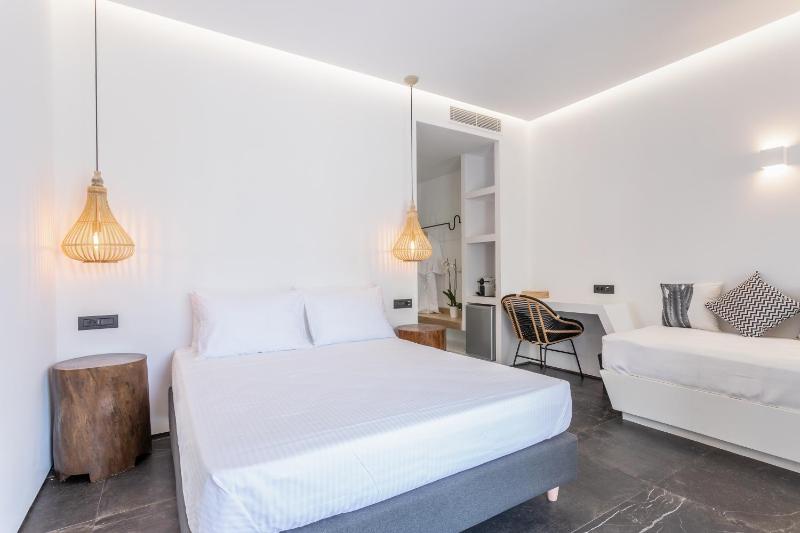 Grace Suite with Outdoor Hot Tub image 4