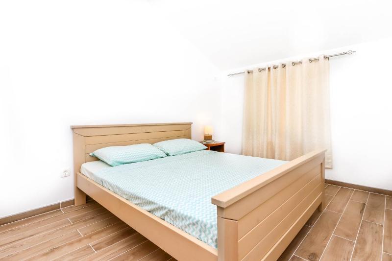 One-Bedroom Apartment image 3