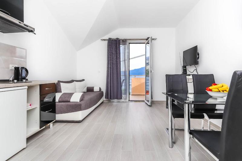 Apartment with Sea View image 3