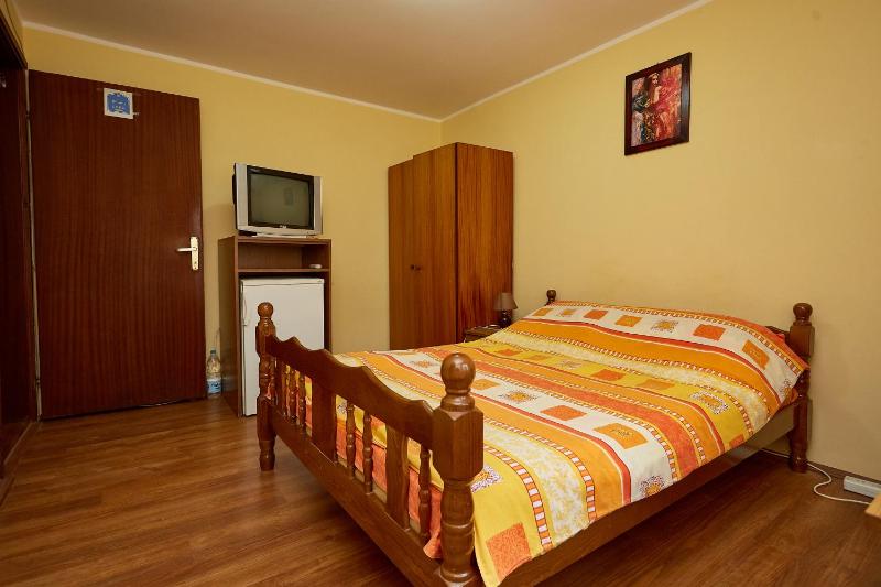 Studio Apartment image 2
