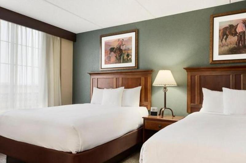 Queen Room with Two Queen Beds and Sofa Bed image 3