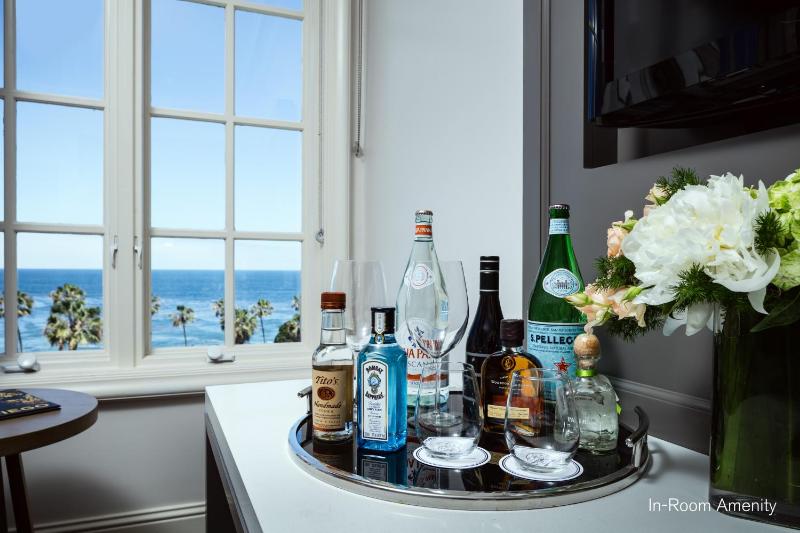 Classic King Room with Ocean View image 2