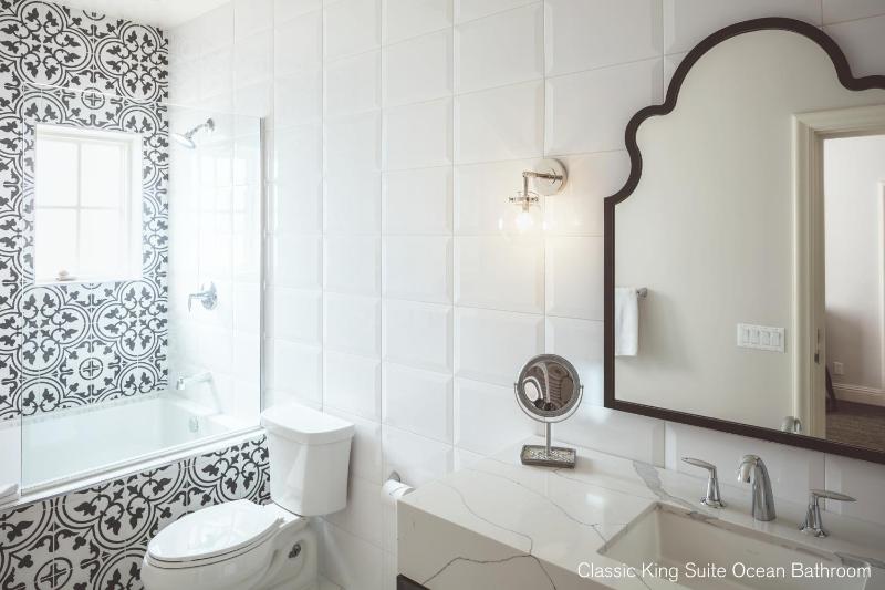 Classic King Suite with Ocean View image 2