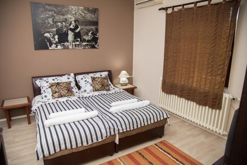One-Bedroom Apartment image 4