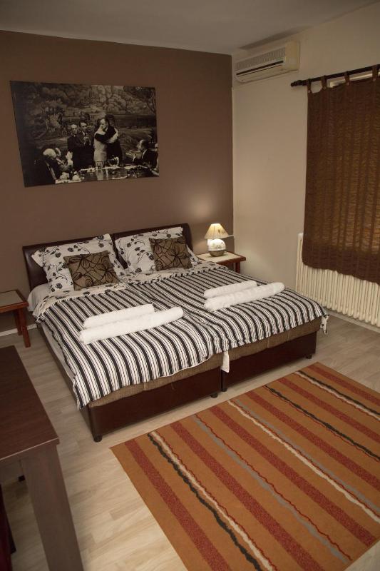 One-Bedroom Apartment image 3