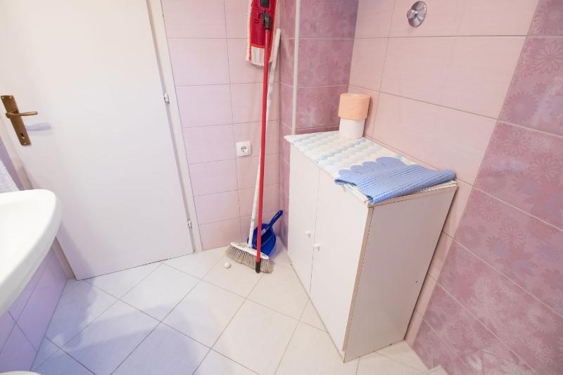 One-Bedroom Apartment image 2