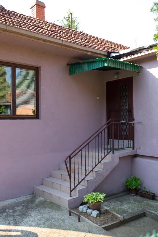 One-Bedroom Apartment image 2