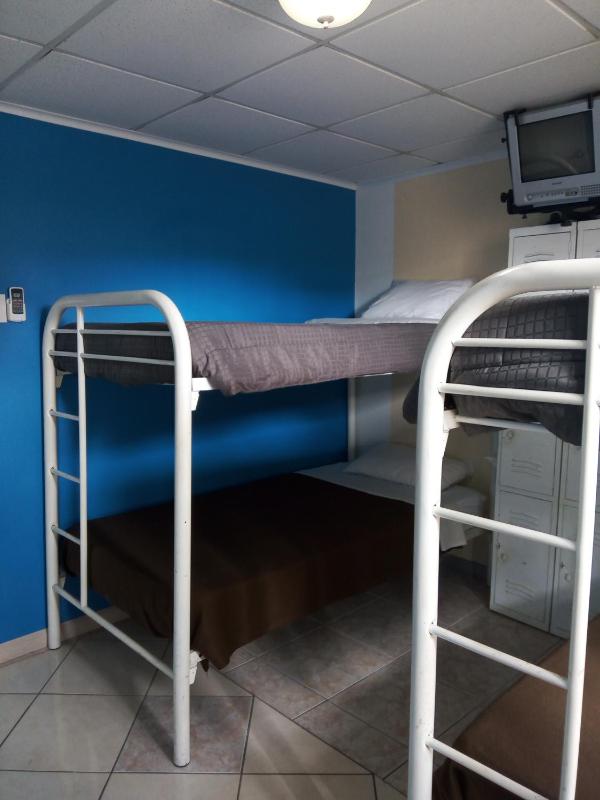 Hostel Room Aruba - image 14