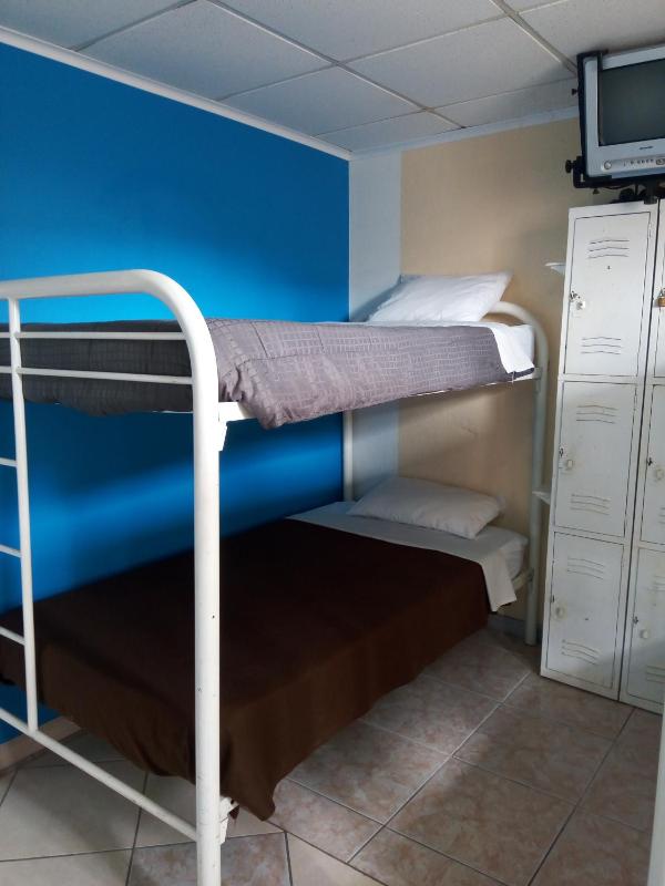 Hostel Room Aruba - image 7