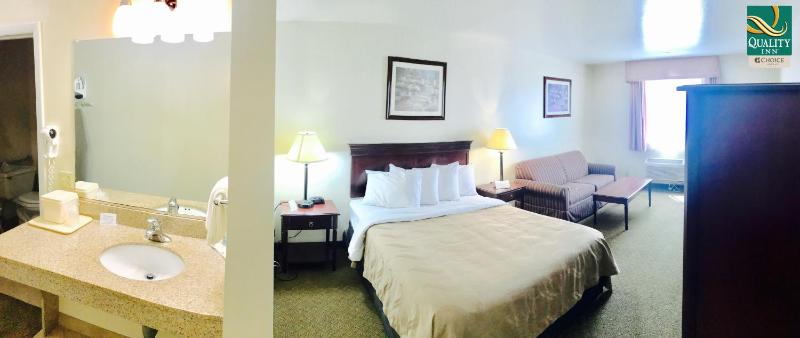 King Suite - Non-Smoking image 2