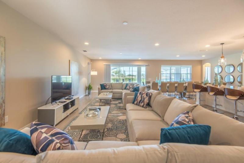 Thirteen-Bedroom House image 2