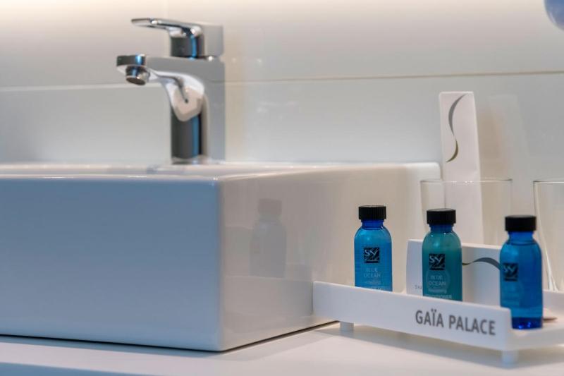 Deluxe Double Room image 2