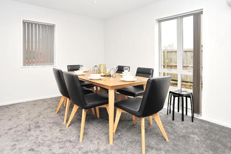 Regents Villas - Christchurch Holiday Homes - image 40