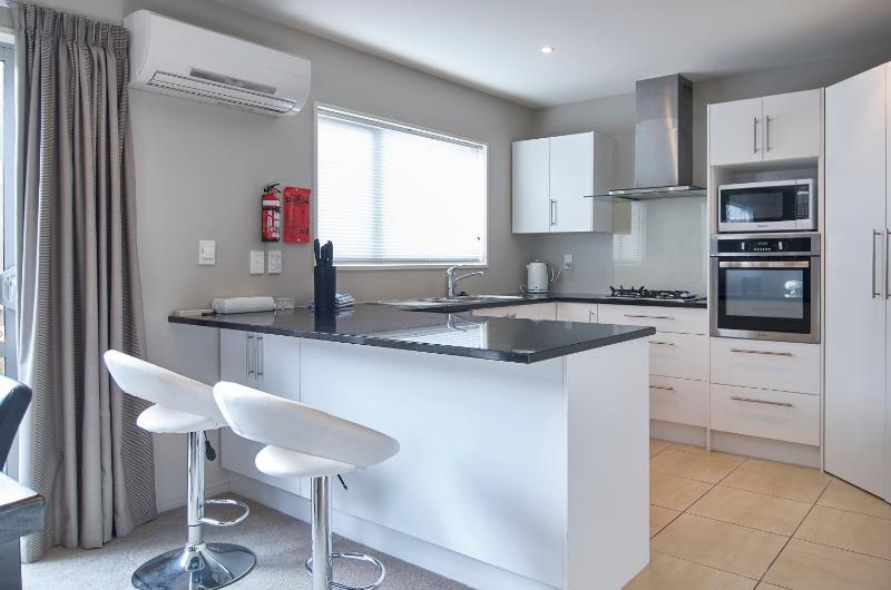 Regents Villas - Christchurch Holiday Homes - image 38