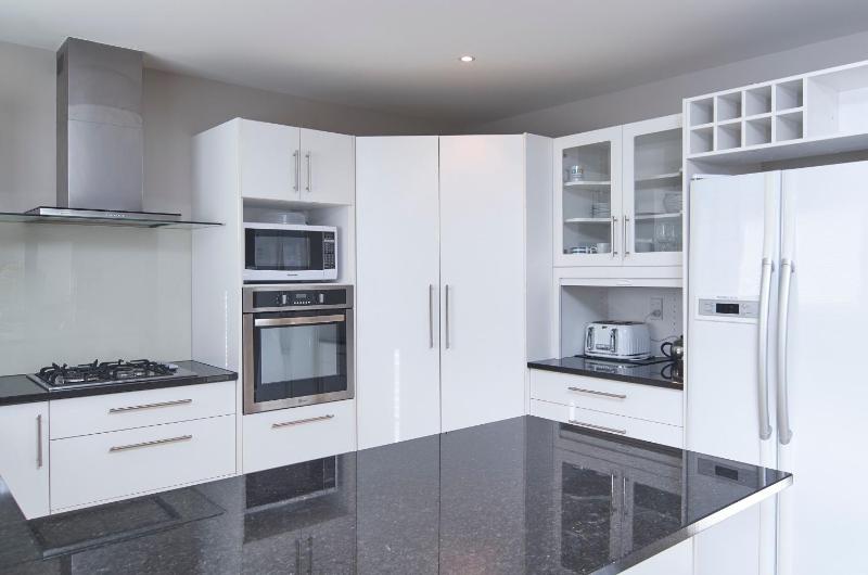 Regents Villas - Christchurch Holiday Homes - image 48