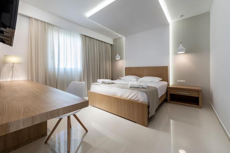 Deluxe Family Suite image 3