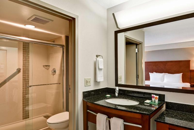 King Room with Sofa Bed - High Floor image 3