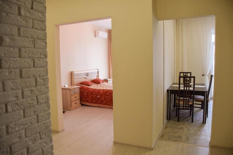 One-Bedroom Apartment image 2