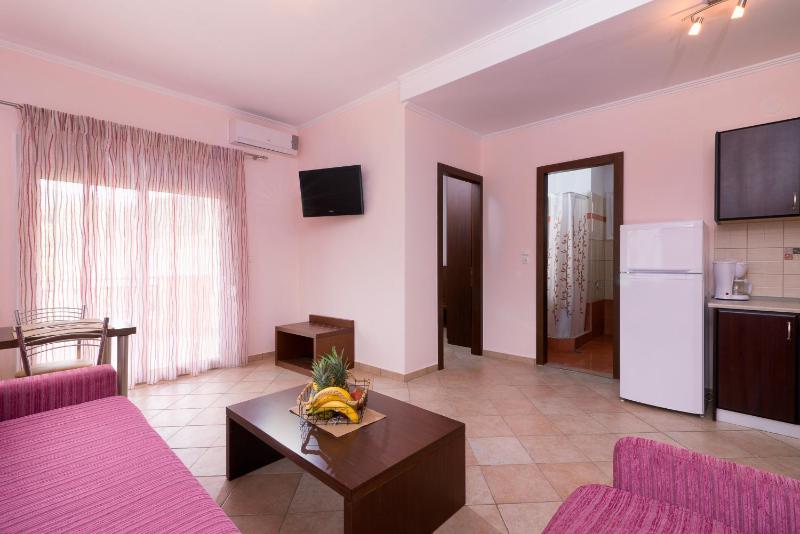 Grand Apartment image 4