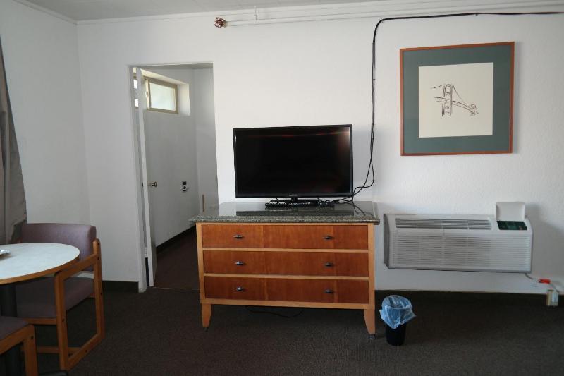 Double Room with Private Bathroom image 4
