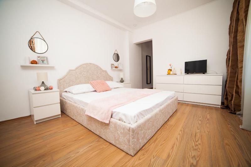Deluxe King Room image 3