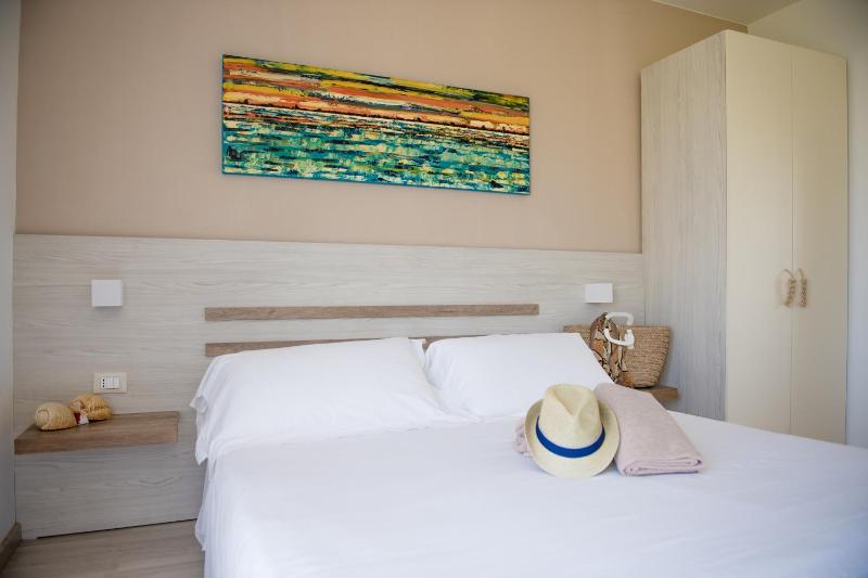 Deluxe Double Room image 2