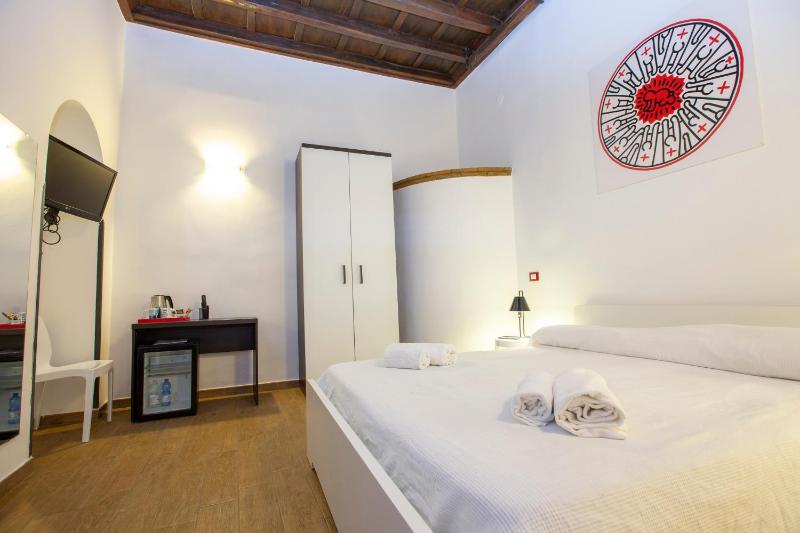 Double Room image 4