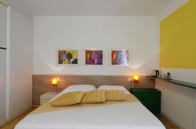 Queen Suite image 3