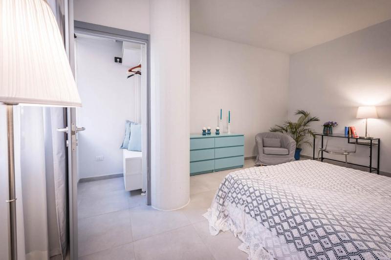 One-Bedroom Apartment image 4
