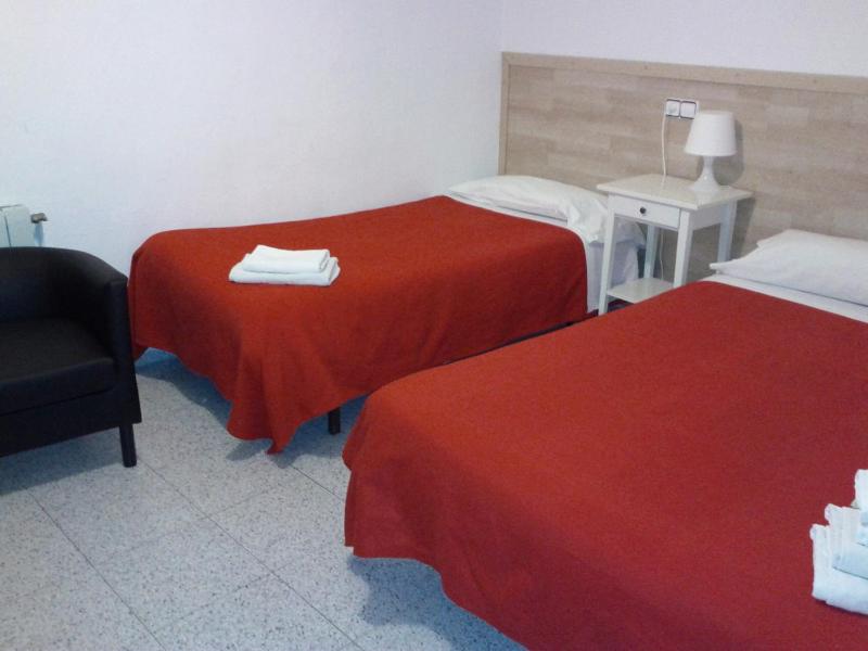 Triple Room with Private Bathroom image 2