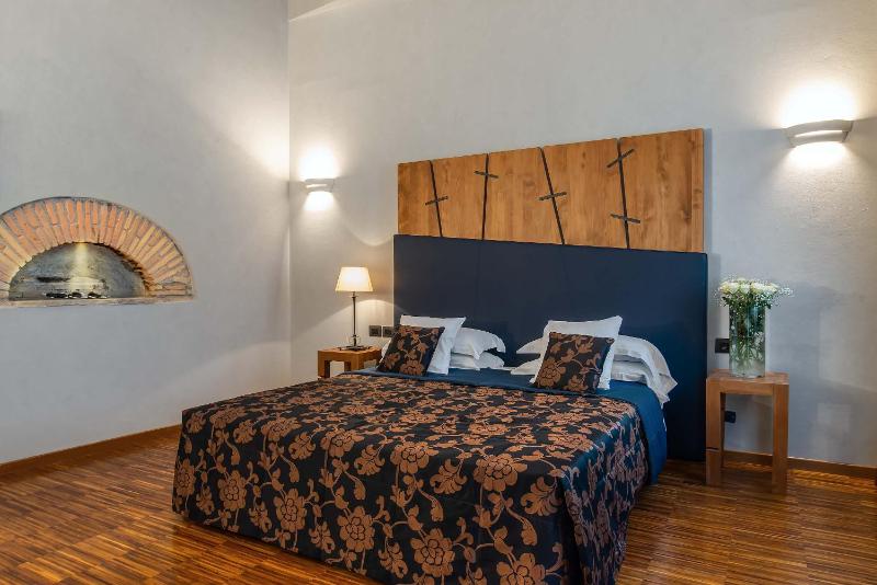 Junior Suite with Hot Tub image 4