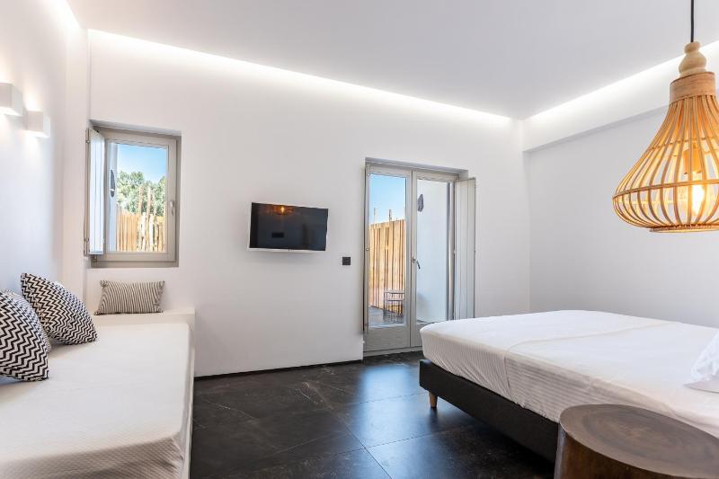 Grace Suite with Outdoor Hot Tub image 2