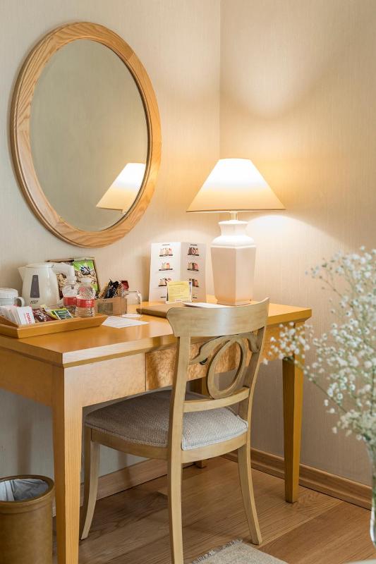 Family Room - Free Two Ways Airport Transfer image 3