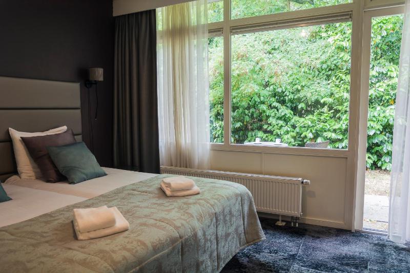 Double Room with Terrace image 3