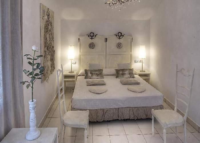 Double Room image 2