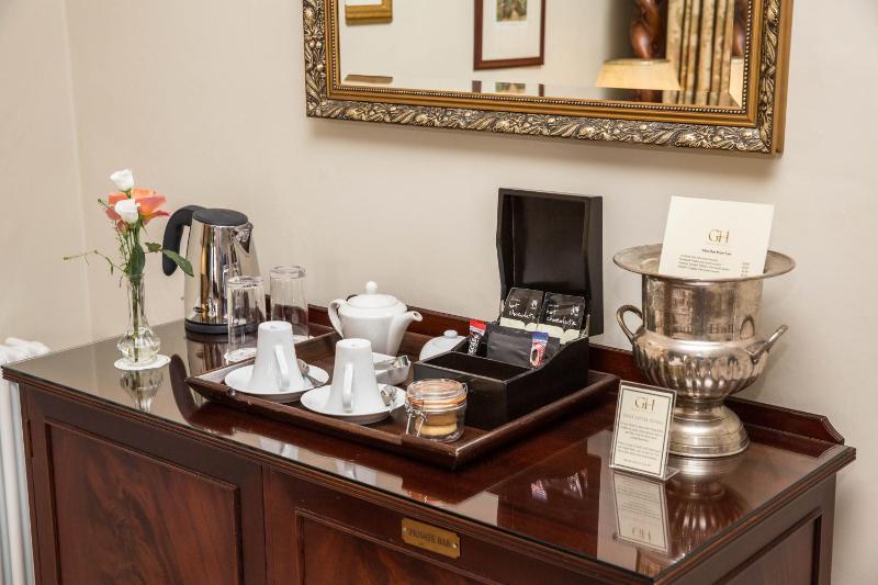 Suite with Garden View image 3