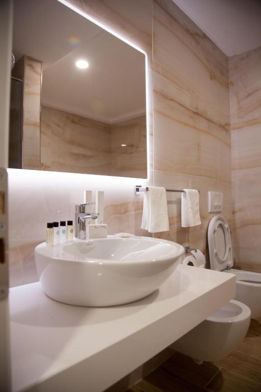 Standard Double or Twin Room with Sea View image 4